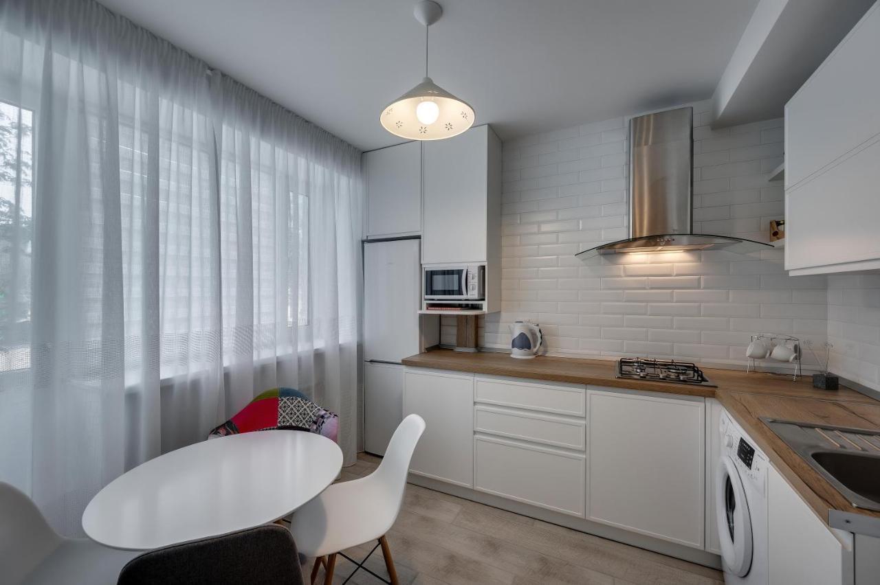 White Apartment Scandinavian Style Zaporizhia Exterior photo
