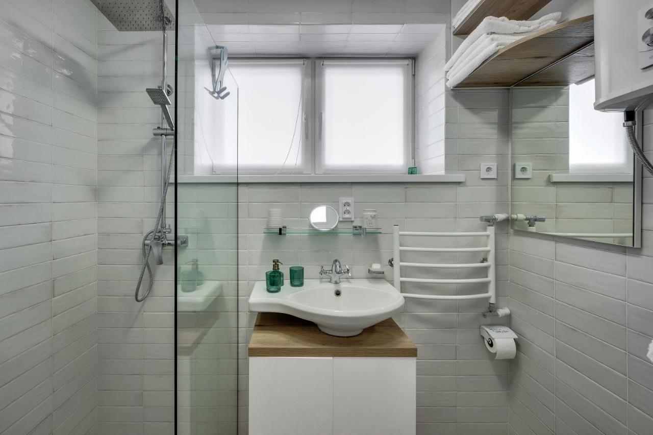 White Apartment Scandinavian Style Zaporizhia Exterior photo